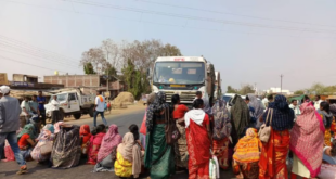 Womens Blocked the Bhandara- Nagpur Highway Road